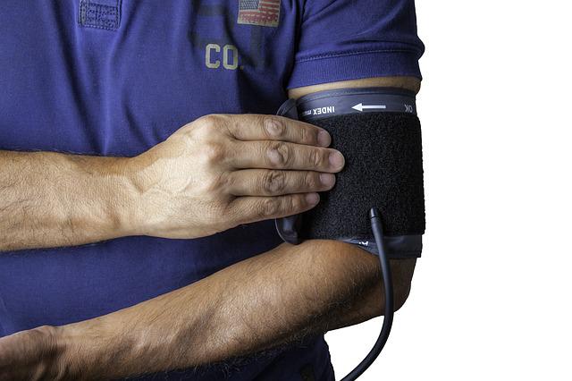 이 이미지는 대체 속성이 비어있습니다. 그 파일 이름은 blood-pressure-monitor-1749577_640.jpg입니다