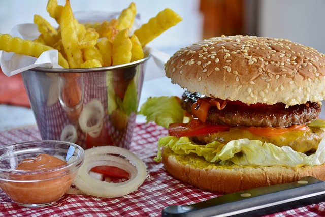 치매 예방을 위한 제한 식단
- burger, 패스트푸드