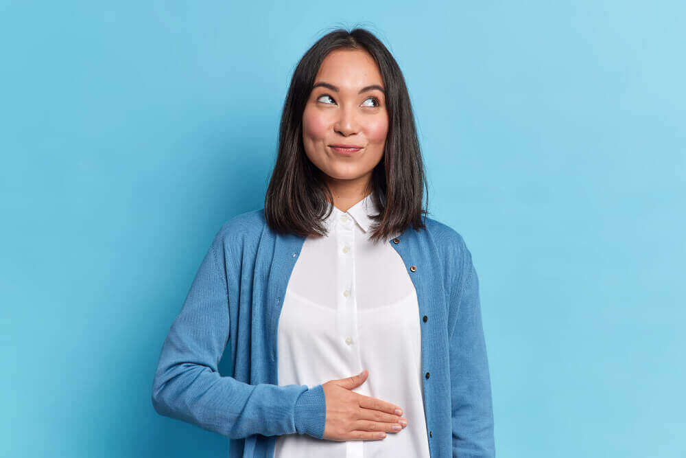 위장이 편안해 보이는 여자