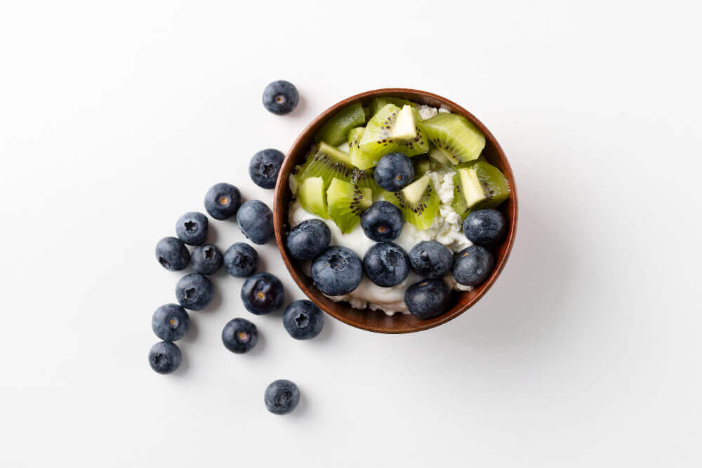 갱년기에 좋은 음식 - 키위, 블루베리, 그릭 요거트